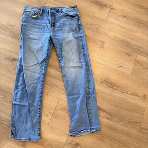 American Eagle Airflex+ Jeans. Size 33x30. 98% cotton